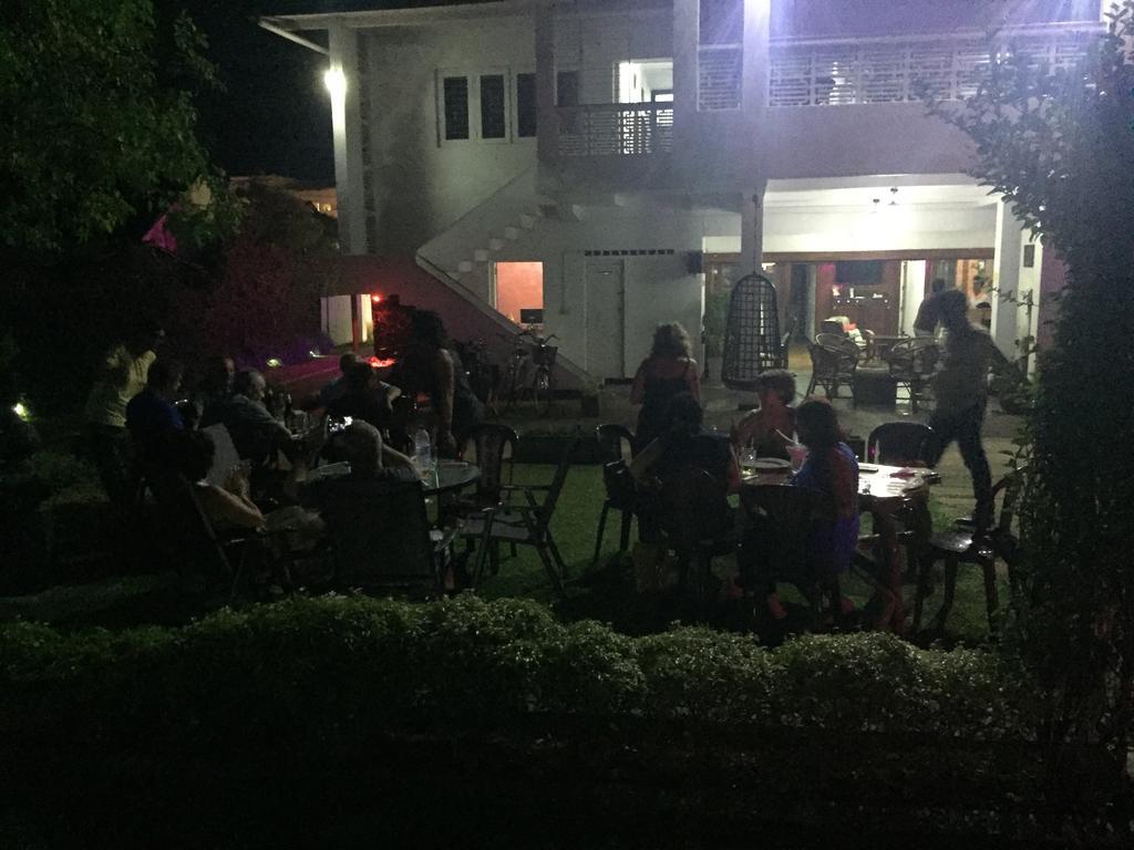Evid Garden Hotel Negombo Exterior foto